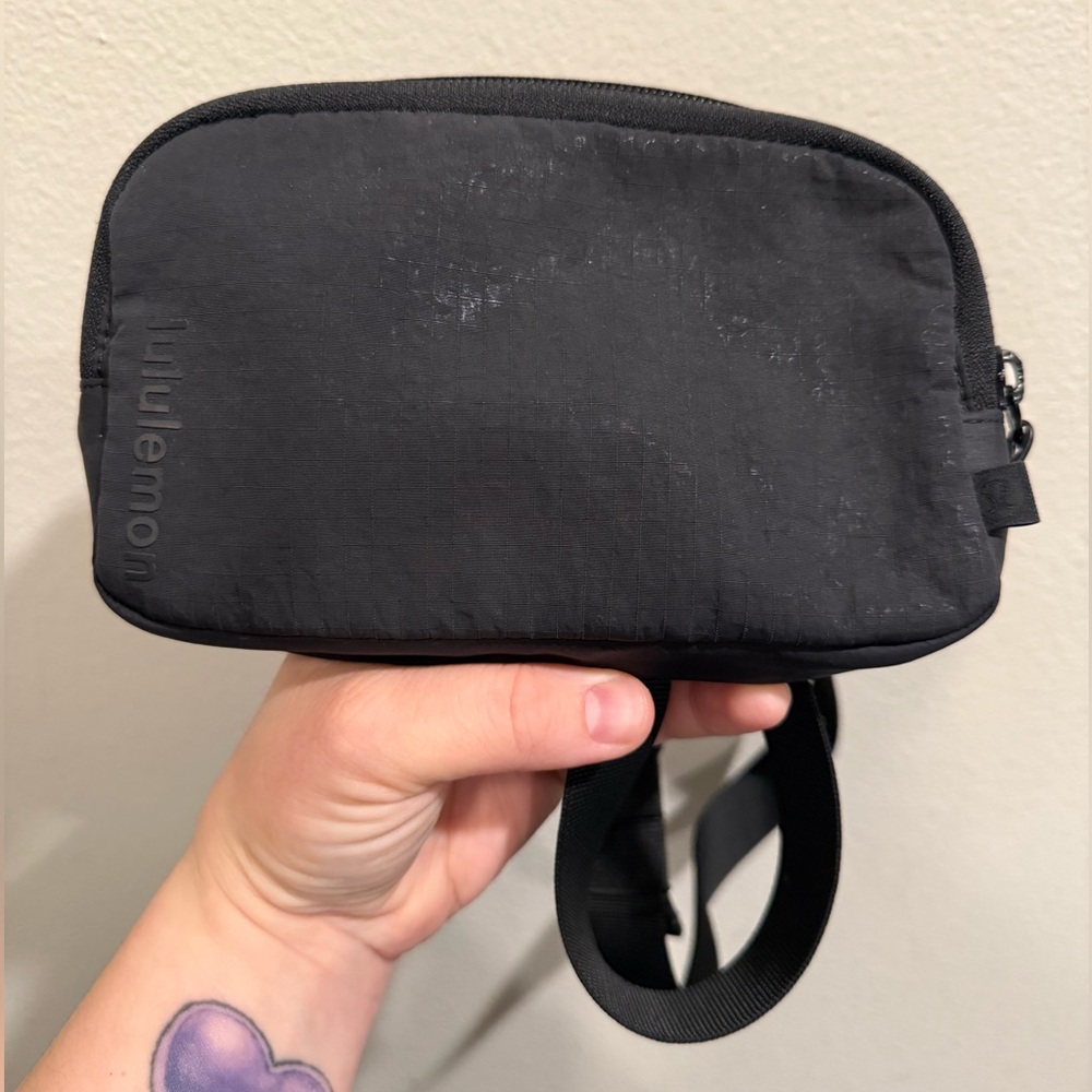 Lululemon‎ Mini Belt Bag black. Smoke free home.